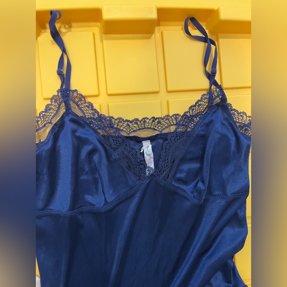 Elegant Blue Lace Trim Chemise